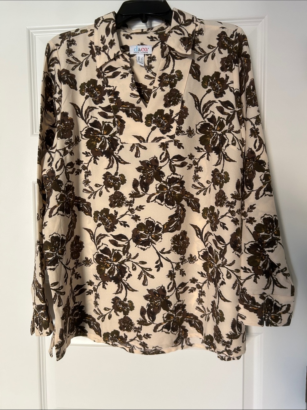 d&co Cream Floral V-Neck Button-Down Blouse